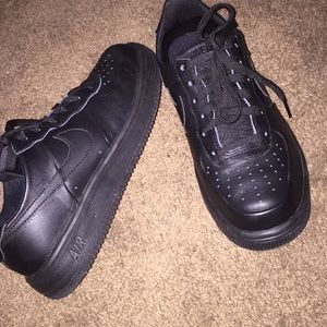 Black Nike Air Force 1 🖤